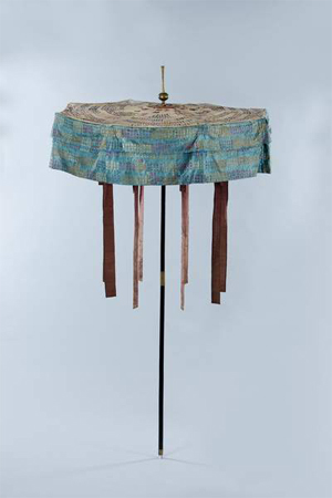 Maninsan (An Embroidered Parasol)